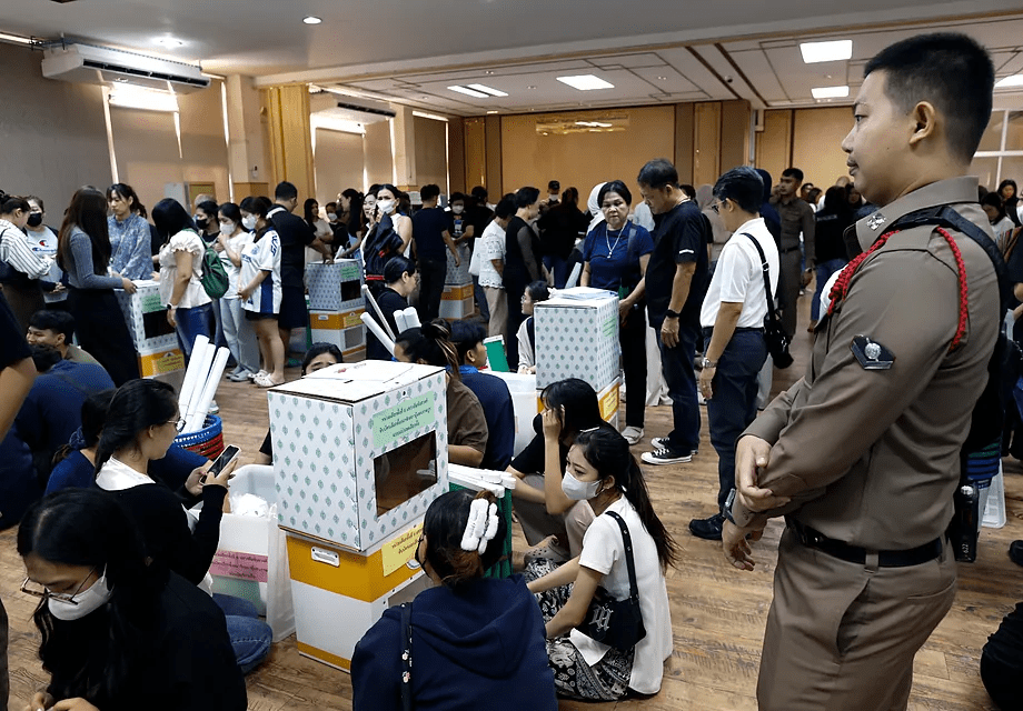 Detienen al sospechoso del tiroteo en una escuela de Tailandia y liberan a los rehenes