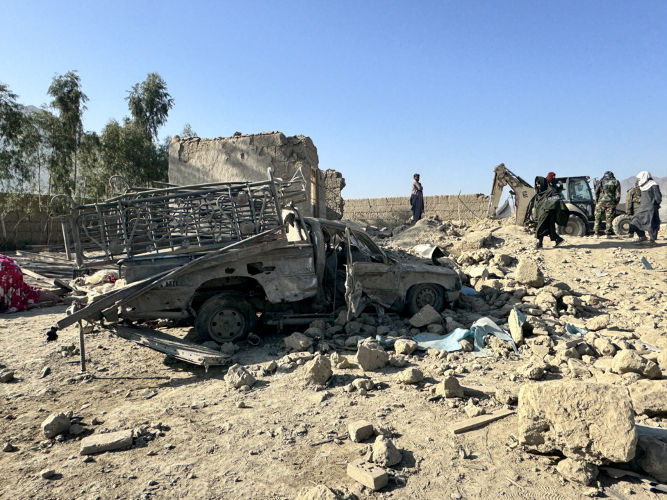 Afganistán denuncia "decenas" de muertos y heridos tras ataques de Pakistán