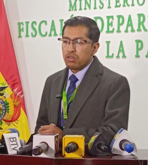 Investigan a un policía que recibió Bs 28.000 de otros policías que pretendían subir de grado