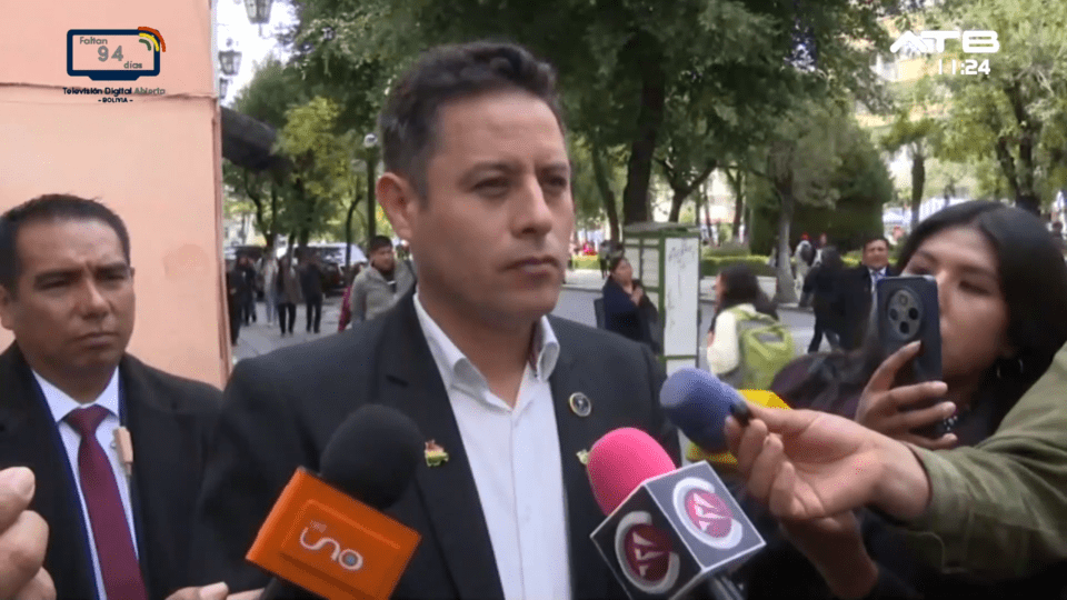 Lara denuncia que no existe cambio de funcionarios en YPFB: "son los mismos corruptos de siempre"