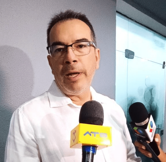 Mario Aguilera: "todos los funcionarios públicos deben estar sometidos al marco legal"