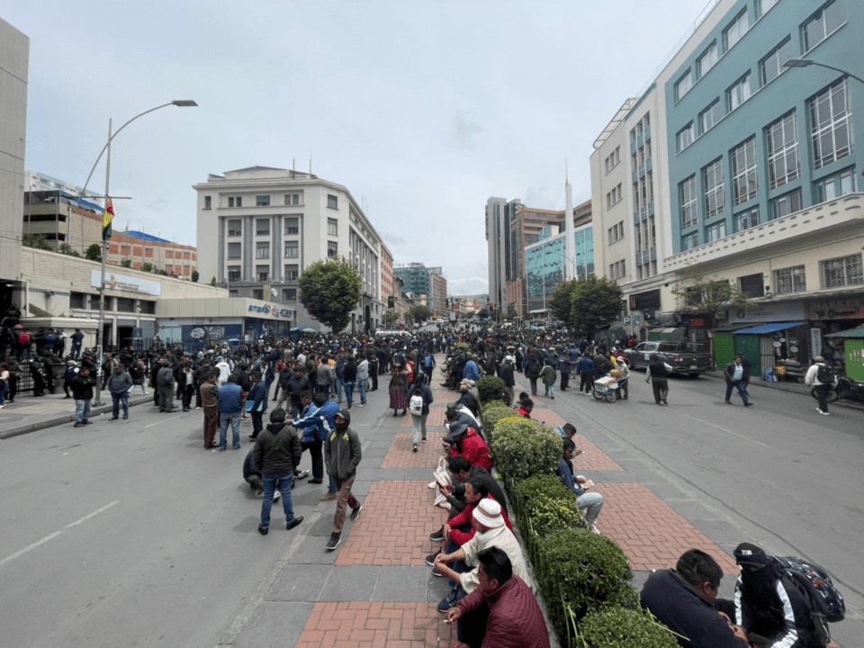 Reportan bloqueos en la avenida Mariscal Santa Cruz