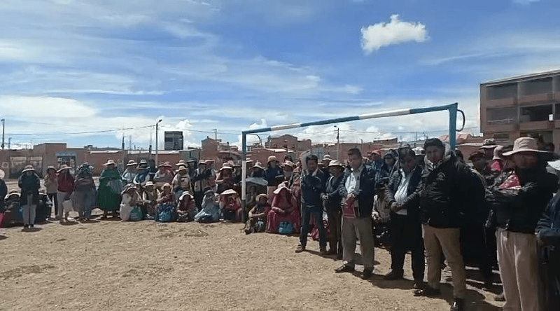 Vecinos y sindicatos de transporte público se reúnen para tratar el tema de pasajes