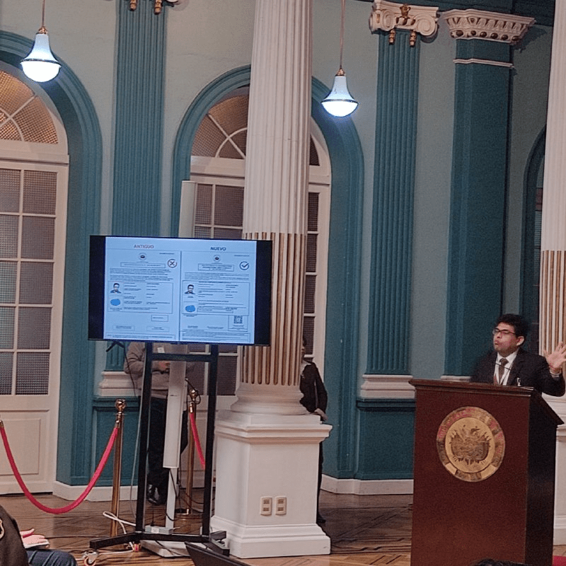 Cancillería presenta los dos nuevos documentos que cuentan con varias medidas de seguridad