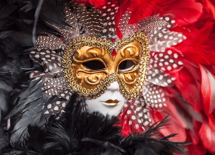 Ocho mujeres van por el título "Reina del Carnaval de Máscaras"