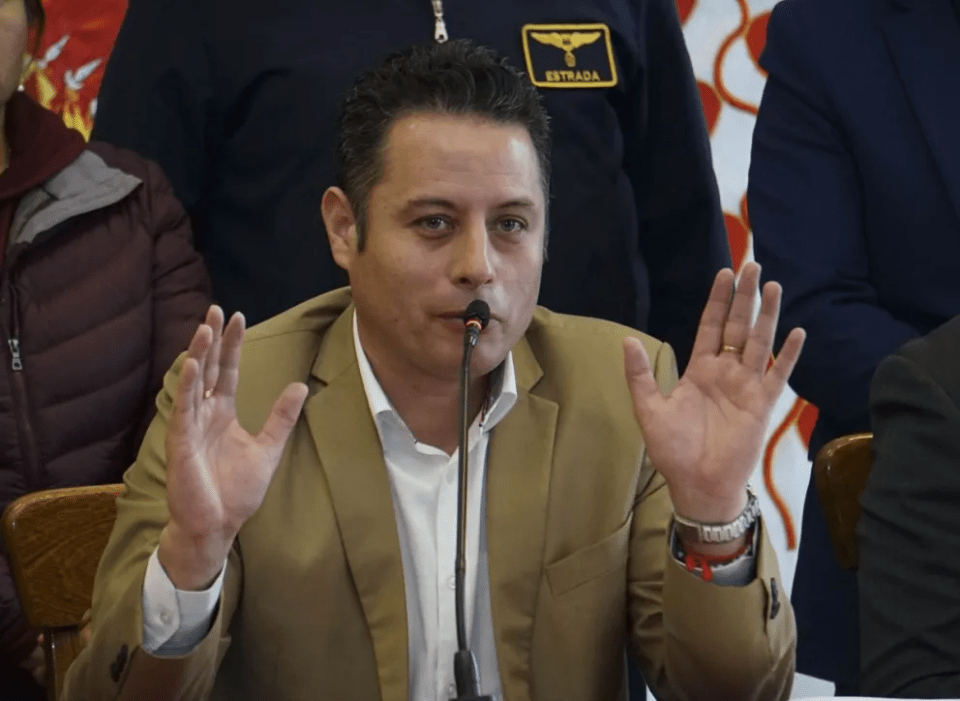 Edmand Lara exige explicaciones al ministro de Hidrocarburos sobre la calidad de combustible