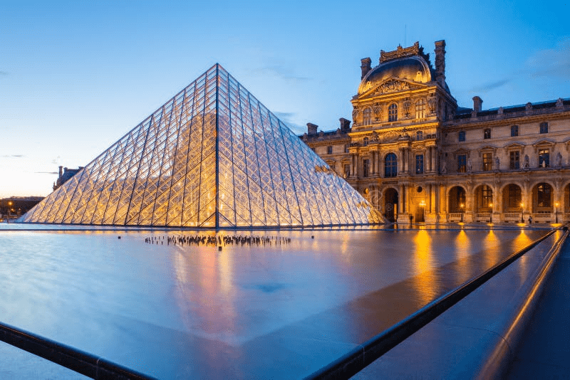 El Museo del Louvre tendrá nueva dirección, según prensa francesa