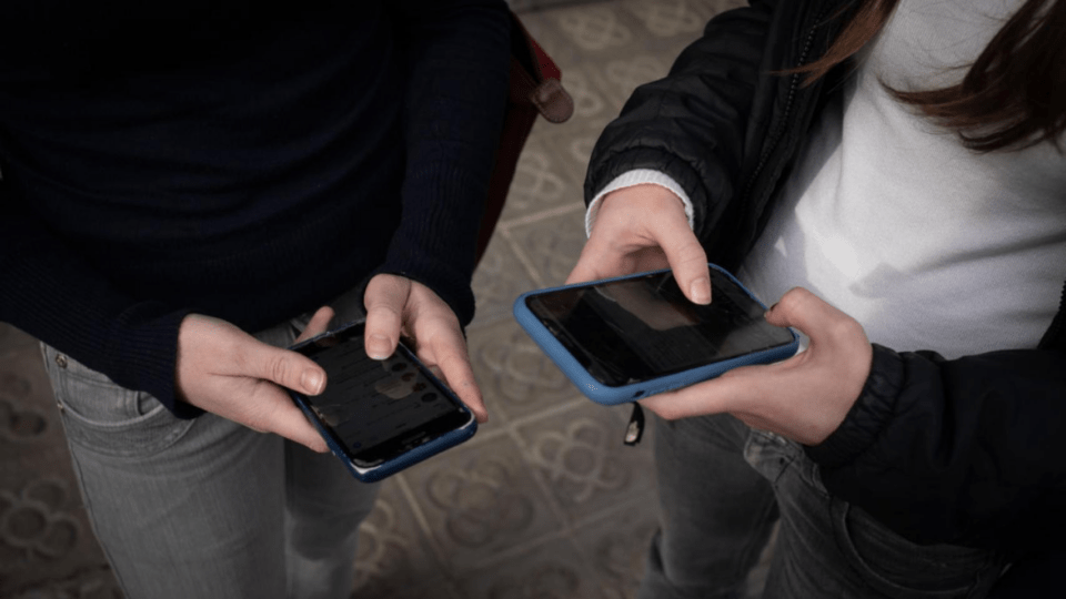 Austria anuncia restricciones de redes sociales a menores de 14 años y busca reforzar la educación