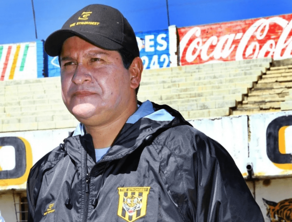 Villegas deja la dirección técnica de The Strongest por motivos "extrafutbolísticos"