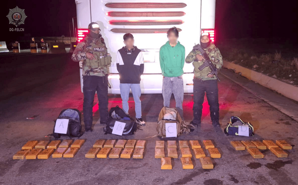 Aprehenden a dos personas con 40 paquetes de droga en la ruta Cochabamba – Oruro