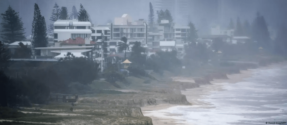 Ciclón Narelle toca tierra en el noroeste de Australia con fuertes vientos de 220 km/h