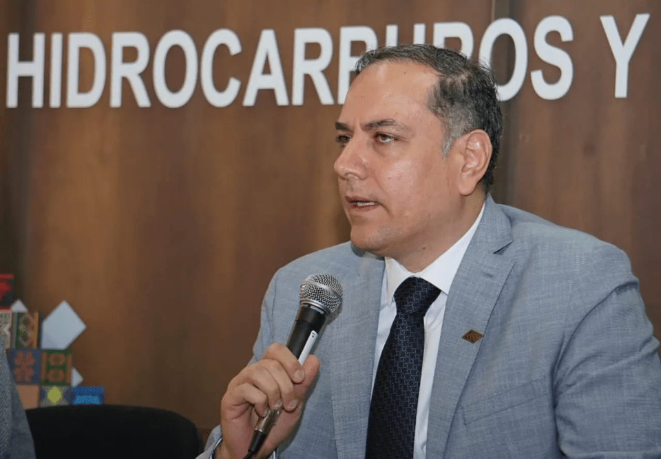 Bancada de Libre demanda al expresidente de YPFB y a otras dos autoridades de hidrocarburos