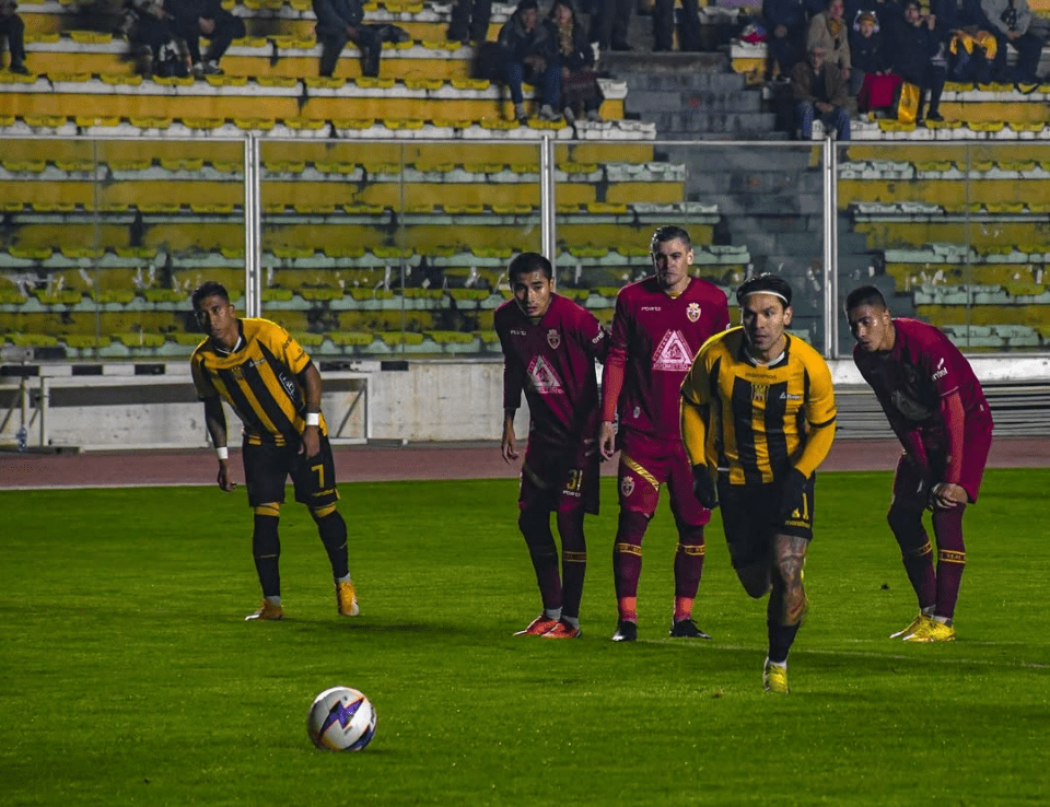 El Tigre arrolla a Real Oruro y avanza a la final con exhibición de Algarañaz