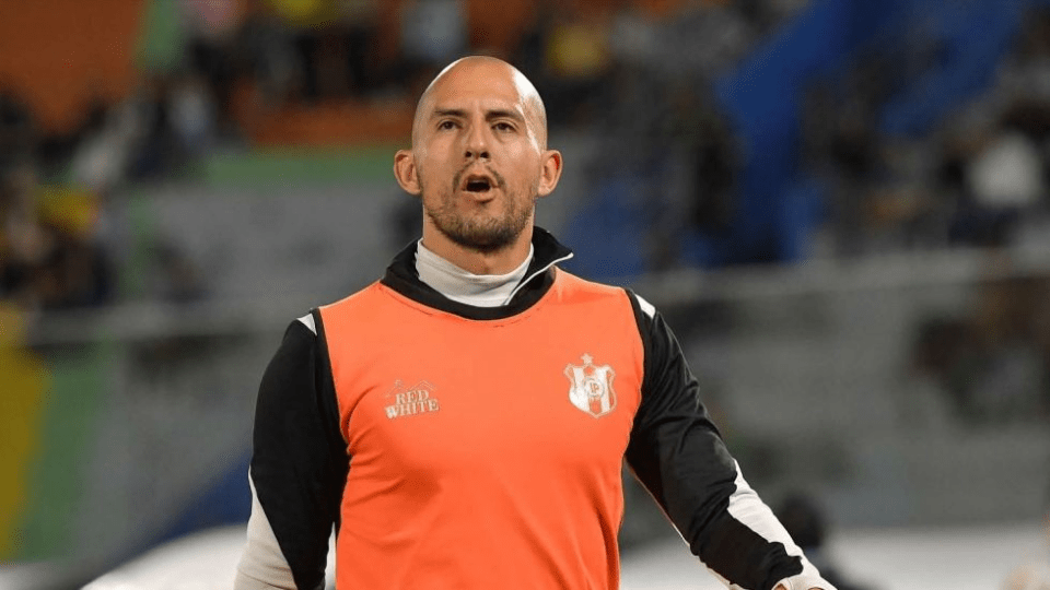 Cinco técnicos fuera antes de empezar la temporada: la ola de despidos sacude al fútbol boliviano