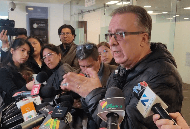 Diputado Alarcón pide "dispensación de trámite" en el tratamiento de la ley que valide billetes de la serie B