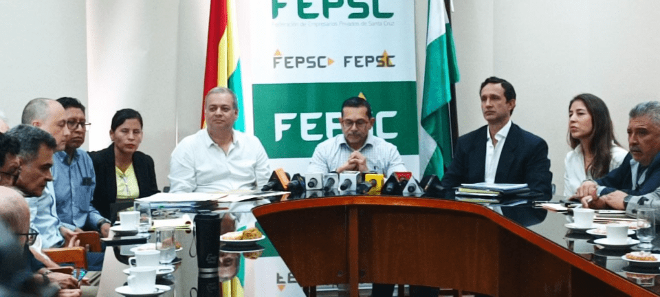 "Es un cáncer para el país": Empresarios y la Aduana pactan mejorar controles contra el contrabando y la informalidad