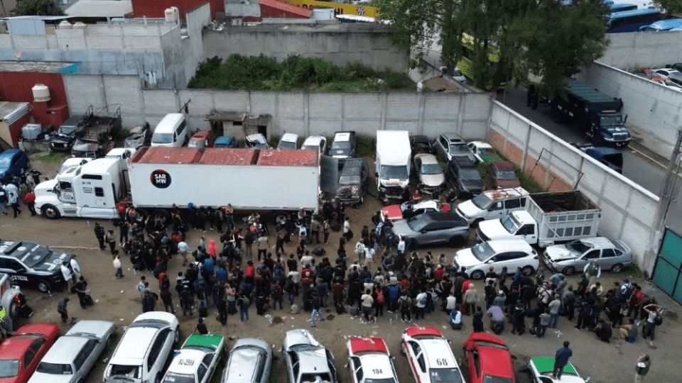 México: hallados 229 migrantes hacinados en un tráiler en Veracruz