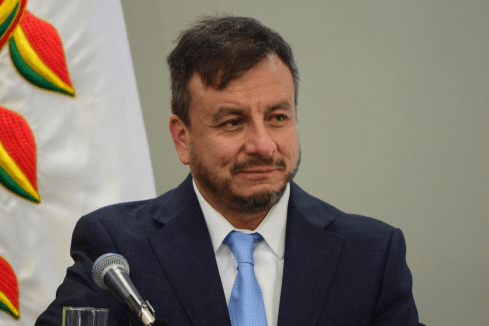 Ministro Medinaceli confía en que el precio del petróleo recupere sus niveles previos al conflicto en Medio Oriente