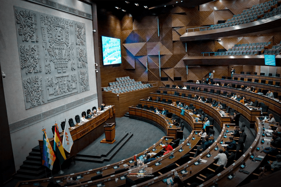 Legisladores buscan consenso para tratar el nuevo paquete de leyes del Gobierno
