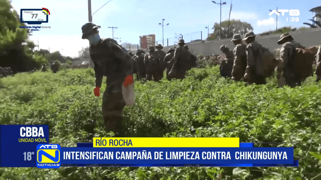 Soldados y premilitares realizan limpieza del río Rocha para prevenir la chikungunya
