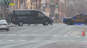 Cierran perímetro de la Casa Blanca después de que una camioneta impactara con una barrera de seguridad