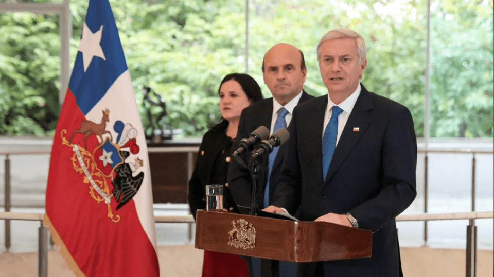 Kast afirma que Chile avanza en la expulsión de migrantes e insiste en crear corredor humanitario por Perú