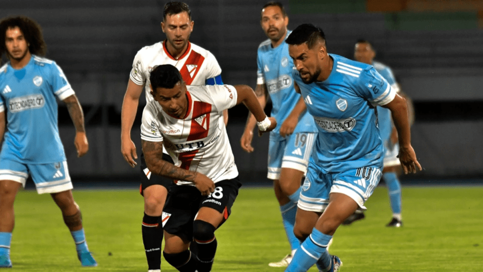 Aurora rescata un empate agónico ante Always Ready en el Félix Capriles