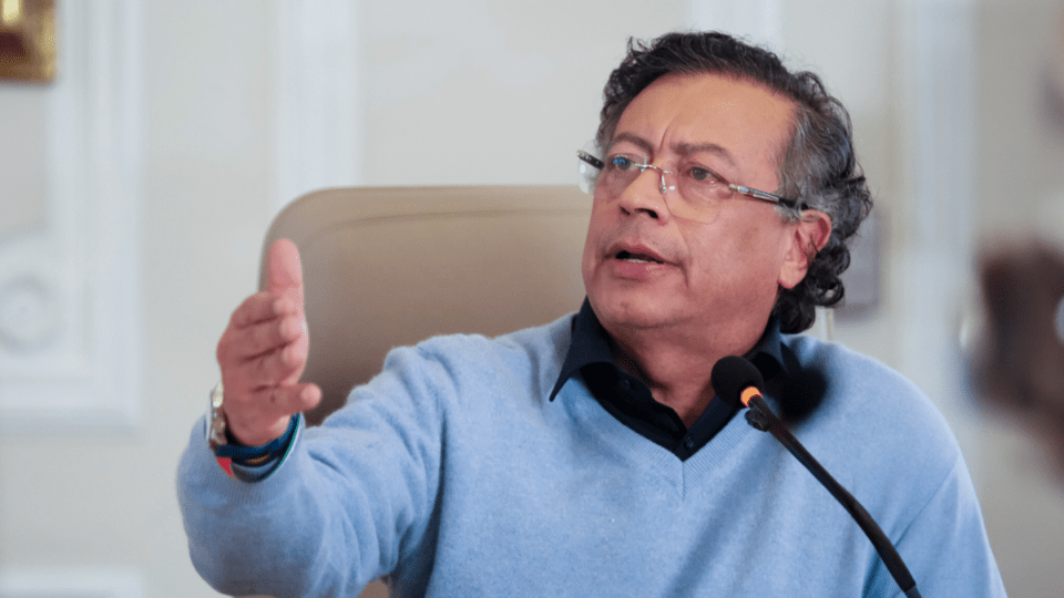 Petro arremete contra el Banco Central de Colombia por elevar tasas de interés