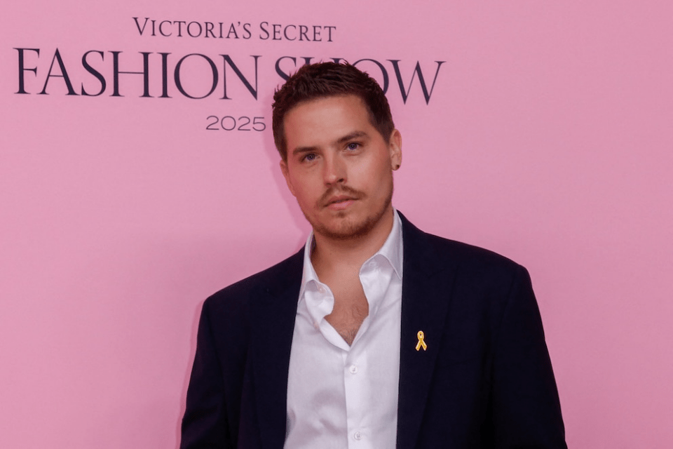 Dylan Sprouse se enfrentó a un intruso en su residencia y logró reducirlo hasta la llegada de la policía