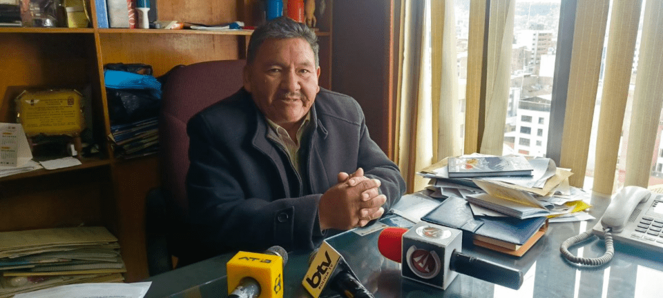 Transportistas y Gobierno acuerdan comercializar gasolina especial en reemplazo del combustible defectuoso