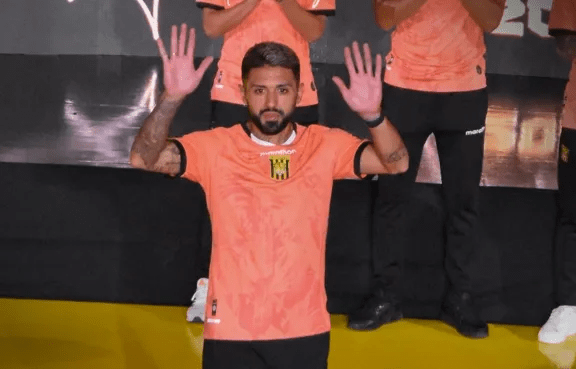 Bustos se fue de The Strongest… pero sigue entrenando con el plantel