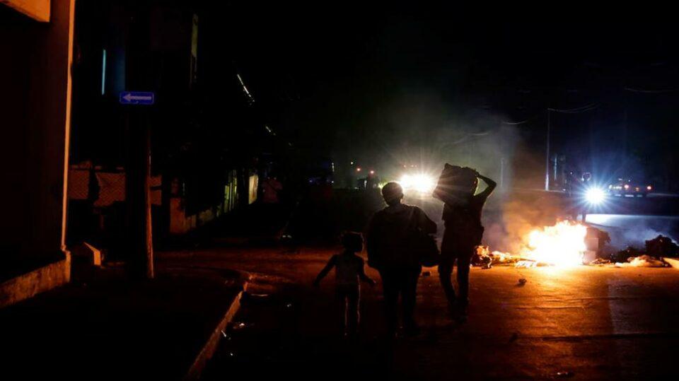 Cuba a oscuras: protestas continúan en medio de una crisis energética sin precedentes